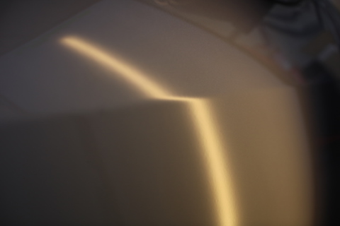 ドアパンチ被害、デントリペアなら跡もなく綺麗に復元！