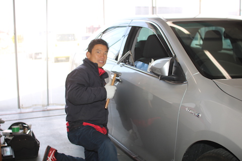 ドアパンチ被害、デントリペアなら跡もなく綺麗に復元！