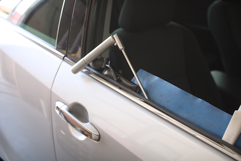 ドアパンチ被害、デントリペアなら跡もなく綺麗に復元！