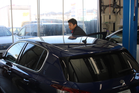 ルーフのヘコミ、板金しないで綺麗に直します！　