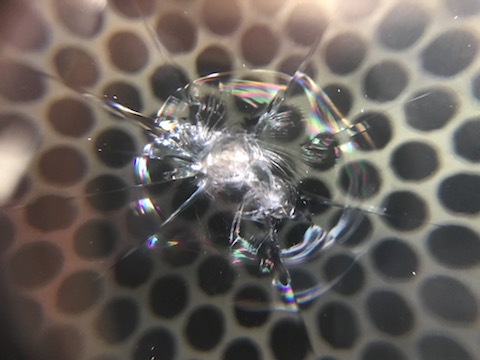 リペア出来ないフロントガラスの飛び石の傷を直します！