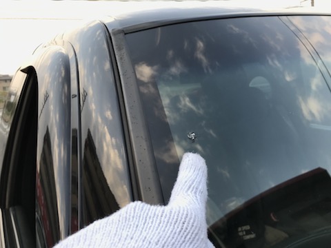 飛び石修理、大阪でウインドリペアなら、料金15,000円で直ります！