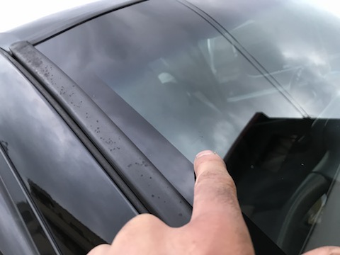 飛び石修理、大阪でウインドリペアなら、料金15,000円で直ります！