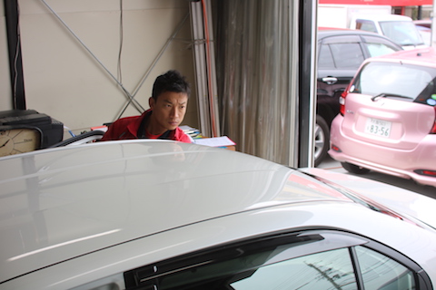 ルーフのヘコミ直しは、修理歴つかない方法で価値を下げません！