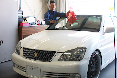 リペア出来ないフロントガラスの飛び石の傷を直します！