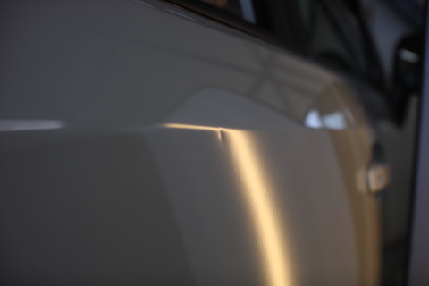 大阪の車ヘコミ、エクボ修理はデントスマイル