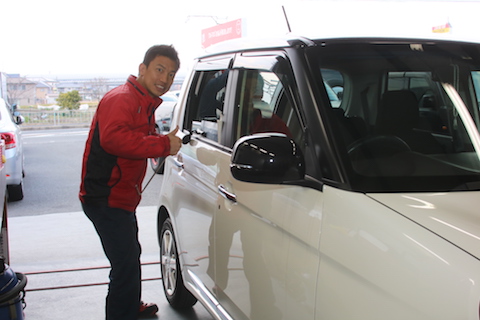 ドアパンチで車にヘコミが出来たら、デントスマイルの修理が一番！