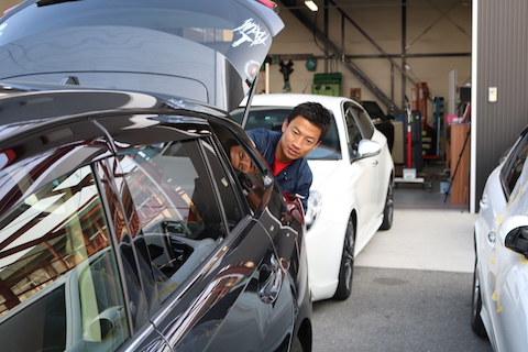 車のクォーターに出来たヘコミの修理期間はたったの1時間！