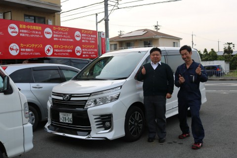 飛び石被害でフロントガラスに傷がついたら、すぐに修理して下さい！