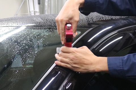 A-ピラーのヘコミ修理、引っ張り出して直します！