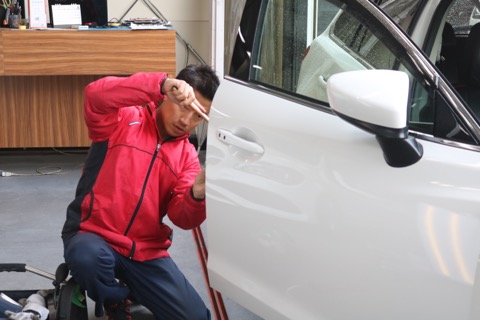 安い車のへこみ修理はデントリペア