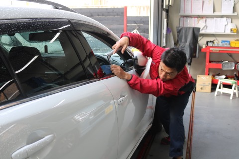 安い車のへこみ修理はデントリペア