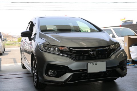 フロントガラスの飛び石被害、2箇所あっても修理は大丈夫です！