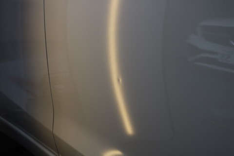 安い車のへこみ修理はデントリペア