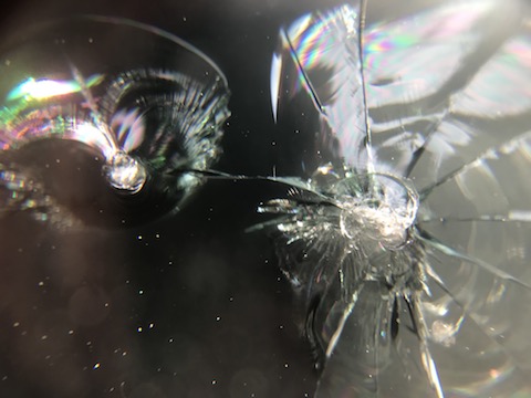 フロントガラスに飛び石の傷が複数出来ても修理が可能！