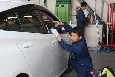 ドアエッジの折れ・ヘコミ修理もデントリペアで直せます！