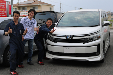 ウインドリペア（飛び石修理）他店様では予約しても3日、デントスマイルは即日施工！