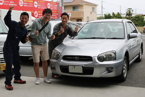 フロントガラスのヒビ割れ補修すれば交換の必要はありません！