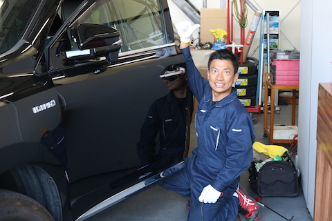 車のドアのヘコミ修理は、大阪のデントスマイルにお任せ下さい！