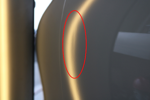 駐車場でドアパンチ（当て逃げ）へこみ修理、短時間で心スッキリ！