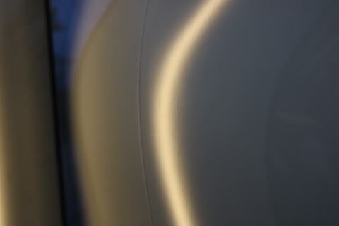 駐車場でドアパンチ（当て逃げ）へこみ修理、短時間で心スッキリ！