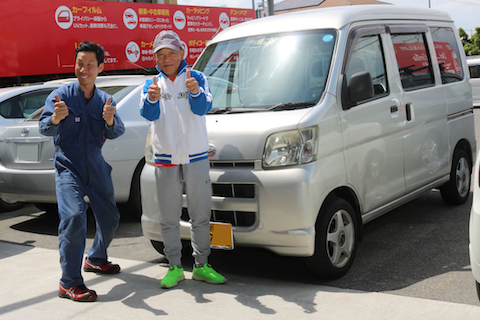 フロントガラスのヒビ割れ修理、急いで修理して下さい！GWも営業しております。