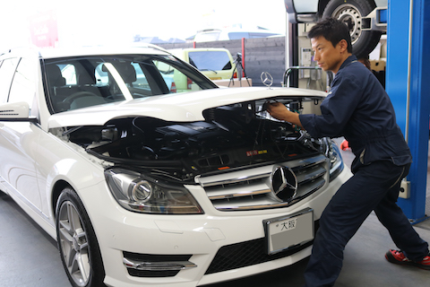 輸入車の硬いボディもデントリペアでヘコミが直ります！