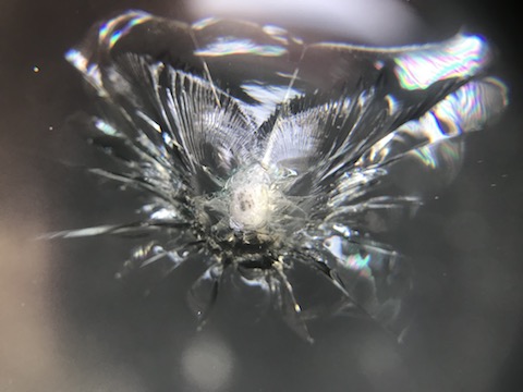 フロントガラスのウインドリペア 、大阪で予約無くても即日施工！