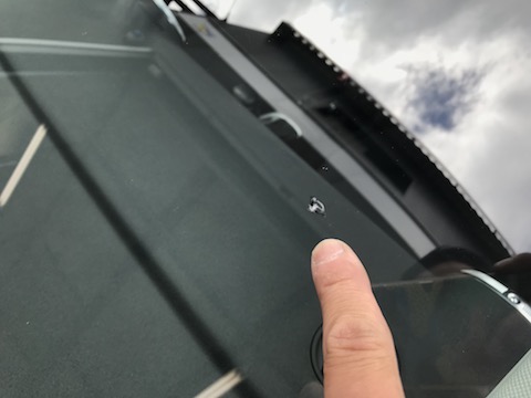 車のフロントガラス飛び石は直ります！