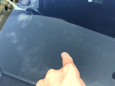 車のフロントガラスにヒビが入りました。どうすれば？を解決いたします！