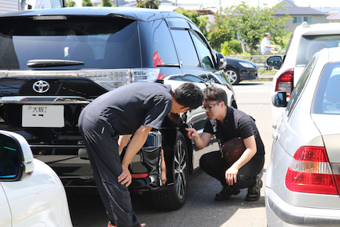 リアクォーターのヘコミ修理をデントリペア！