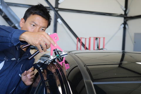 車のヘコミ修理、裏から押せなくても、引っ張り出して直します！