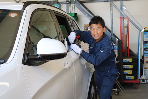 車のヘコミをチョット待っている間に即日修理！