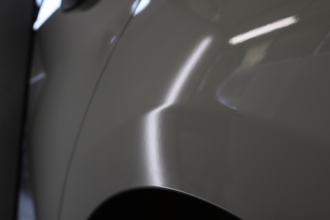 BMWのリアクォーター部の複雑なヘコミもデントリペア！