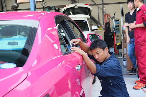 ヘコミが出来たらデントスマイルでデントリペア！