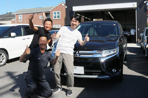 フロントガラスの飛び石被害、複雑なヒビ割れでも直ります。