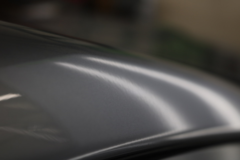 車のピラー部のヘコミ、引っ張り出すデントリペアで修理！