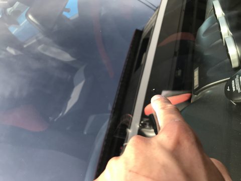 フロントガラスの飛び石修理、安心の永久保証！