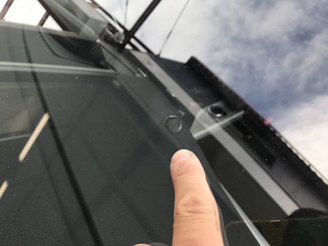 ウインドリペアDIYは危険！修理はガラス専門店で！