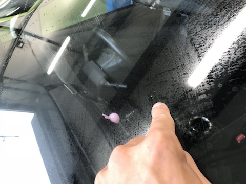 フロントガラス修理ならデントスマイルとご紹介でご来店！