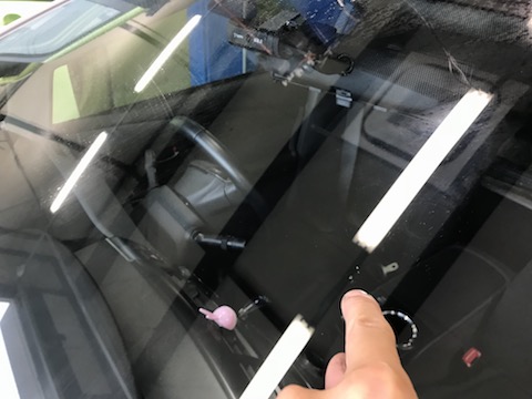 フロントガラス修理ならデントスマイルとご紹介でご来店！