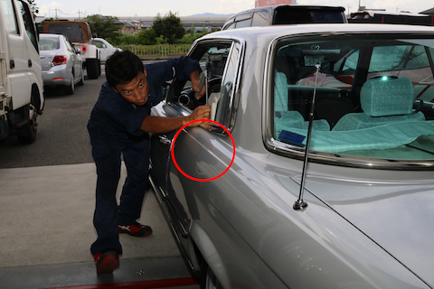 40年前の旧車にヘコミ、塗装しない修理のデントリペアが一番！