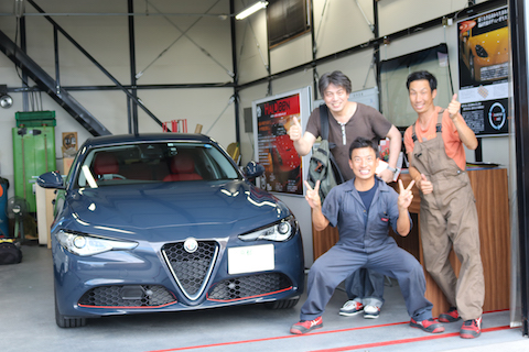 特殊な塗装のアルファロメオ、塗装しないでヘコミ直し！