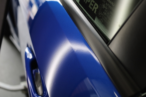 車のドアのヘコミを一番綺麗に直す方法で、修理代もお得に！