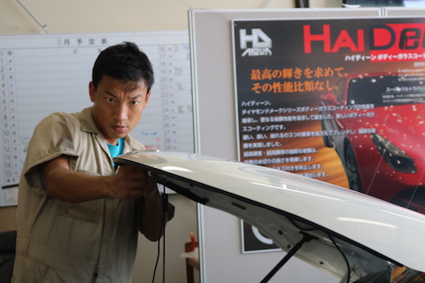 目立つボンネット先端のヘコミ修理もデントリペアで！