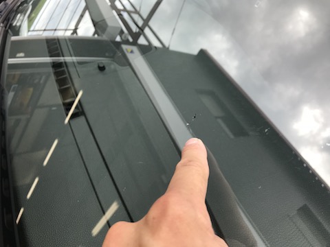 BMWフロントガラスの大きなヒビでも、交換せずに直ります！