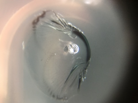 車のフロントガラスのヒビ修理、ガラスリペアで解決！