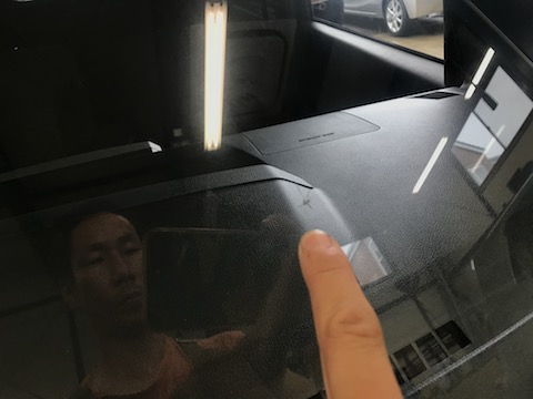 予約なくても即日施工でフロントガラスの飛び石ヒビを直します！