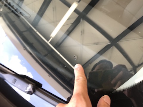 想像以上に綺麗な仕上がり、フロントガラス割れ修理のウインドリペア ！