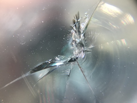 数店お断りされた飛び石の傷修理、デントスマイルで完治！